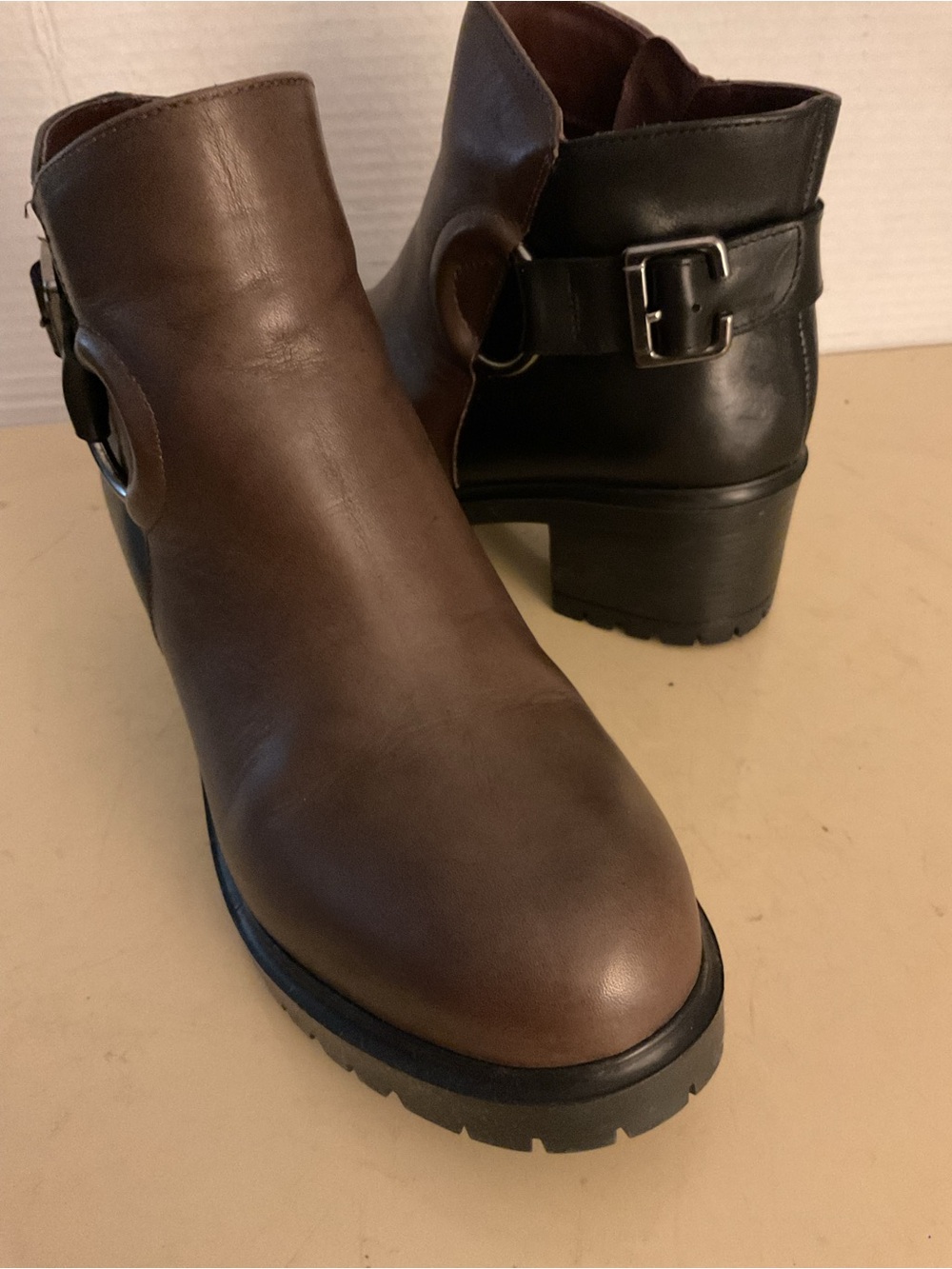 Girotti women leather Chelsea heel boots US 7.5